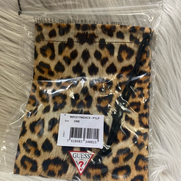 NWT GUESS FACE MASK - Picture 5 of 5